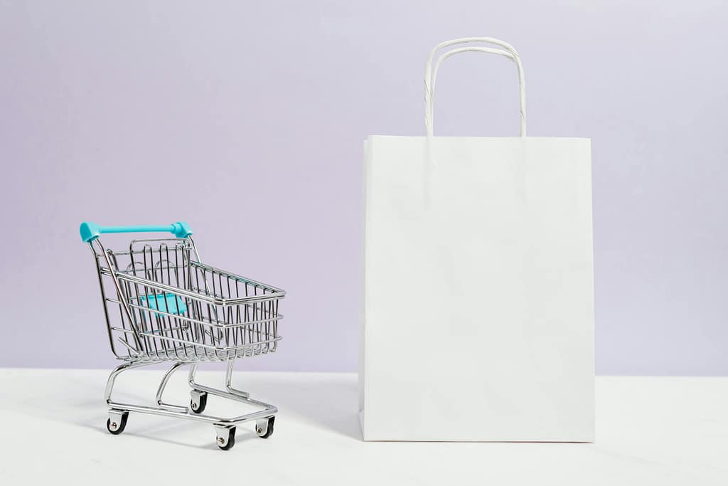 A Comprehensive Guide To Integrating Social Media with E-commerce Solutions
