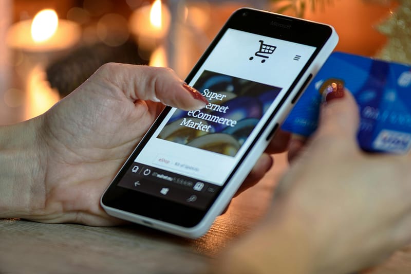 A Comprehensive Guide To Integrating Social Media with E-commerce Solutions